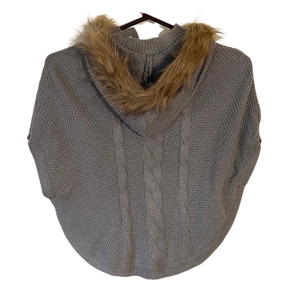 EUC Little Lass Hooded Sweater Poncho Grey Sparkle Thread Faux Fur Size 6x - Picture 2 of 7